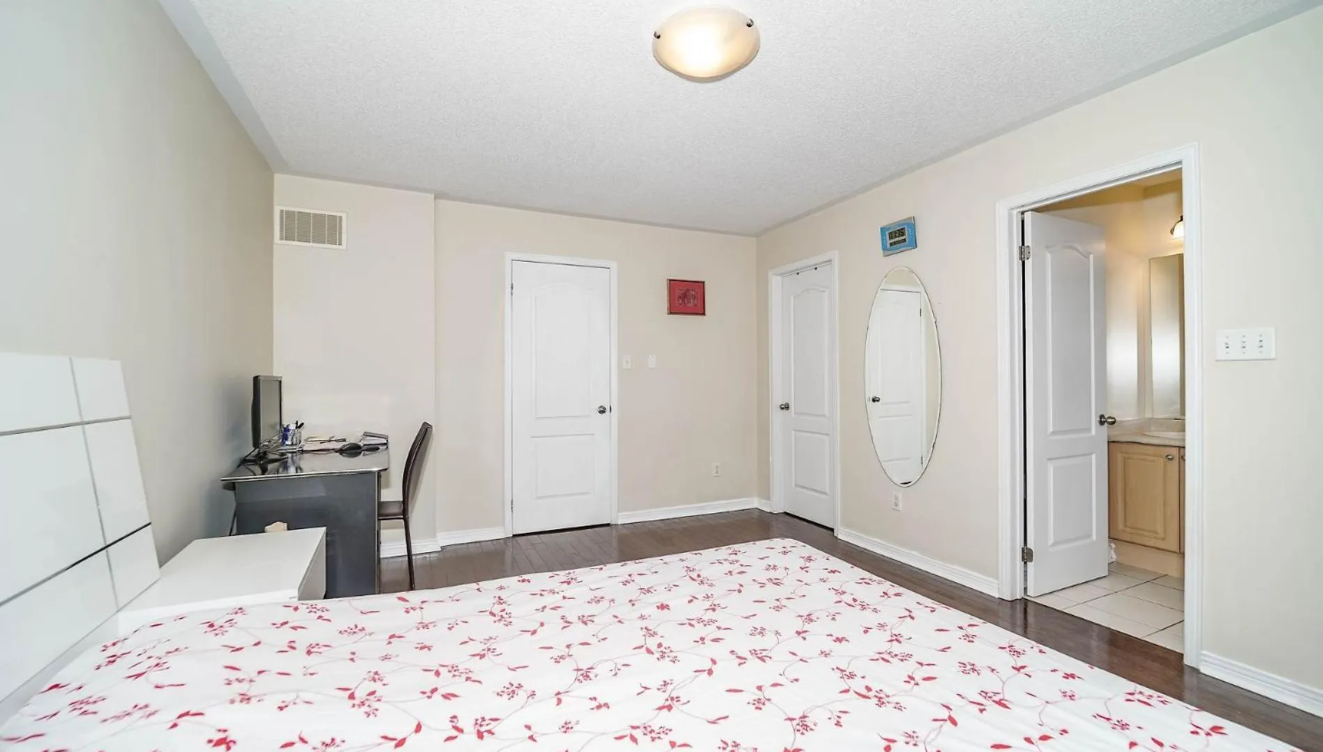 منزل للإقامة Beautiful Toronto Homestay- 15 Min To Downtown- Free Parking